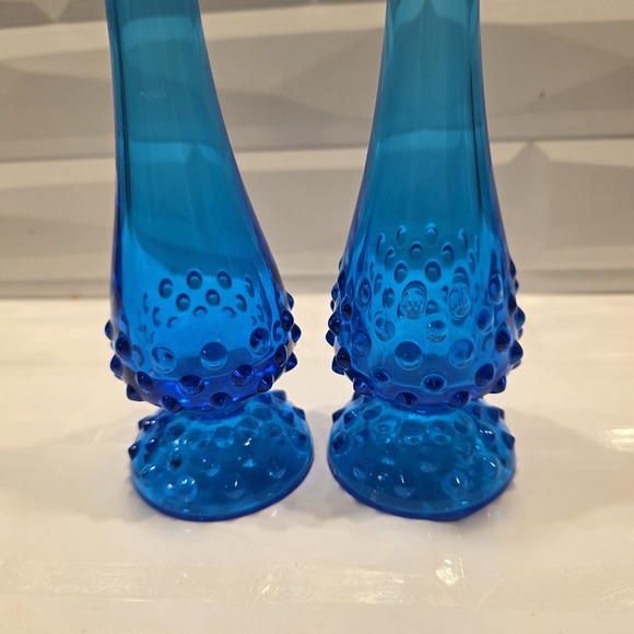 Vintage Pair Fenton Bud Vases- Fenton Glass Blue Hobnail Swung Bud Vase - Picture 9 of 10